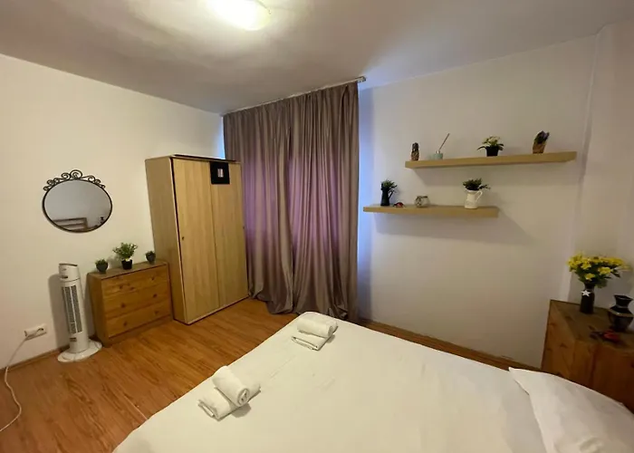 With Gorgeous View Of Center * ブカレスト