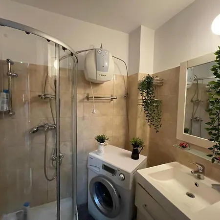 With Gorgeous View Of Center Appartement