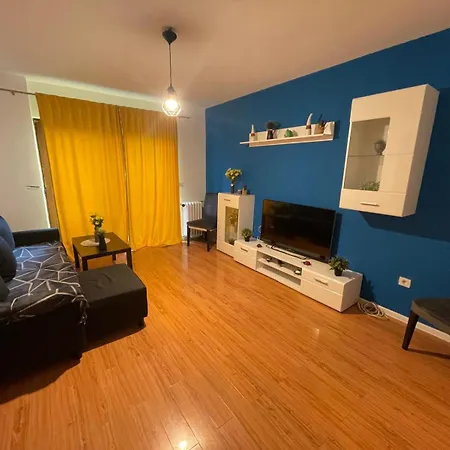 With Gorgeous View Of Center Bükreş