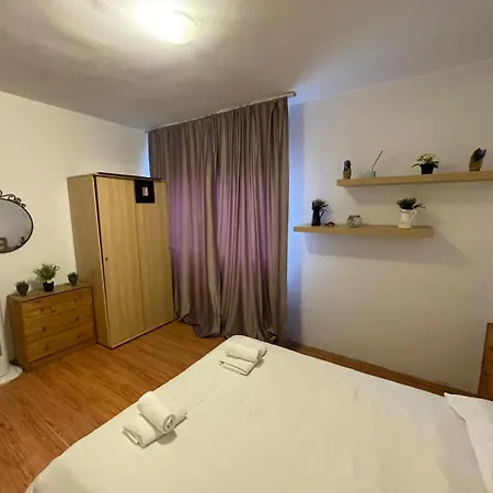 With Gorgeous View Of Center * Bükreş